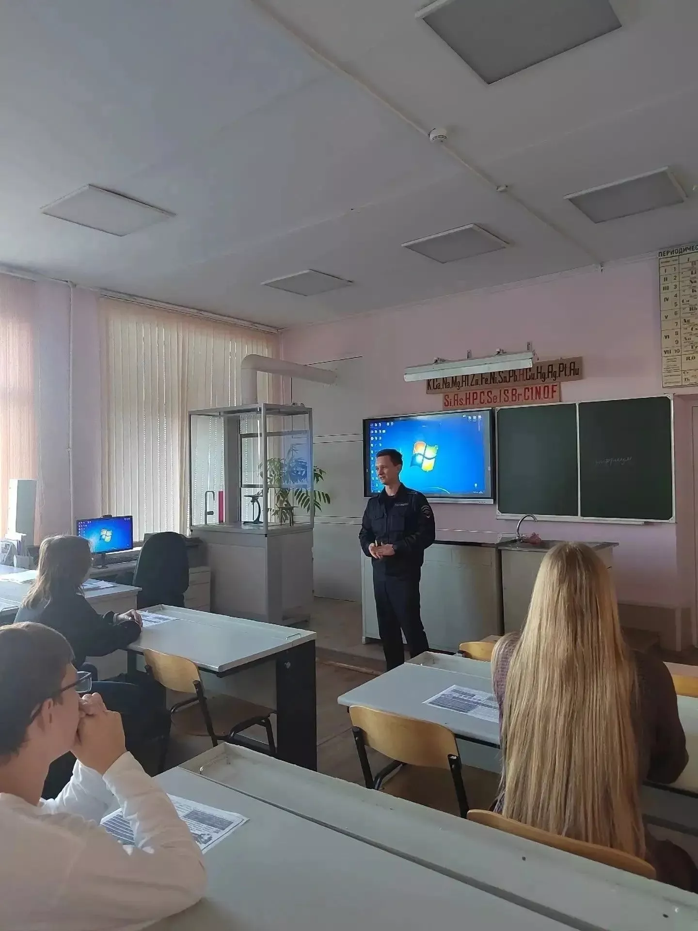 В Копейске старшеклассникам рассказали о службе в полиции