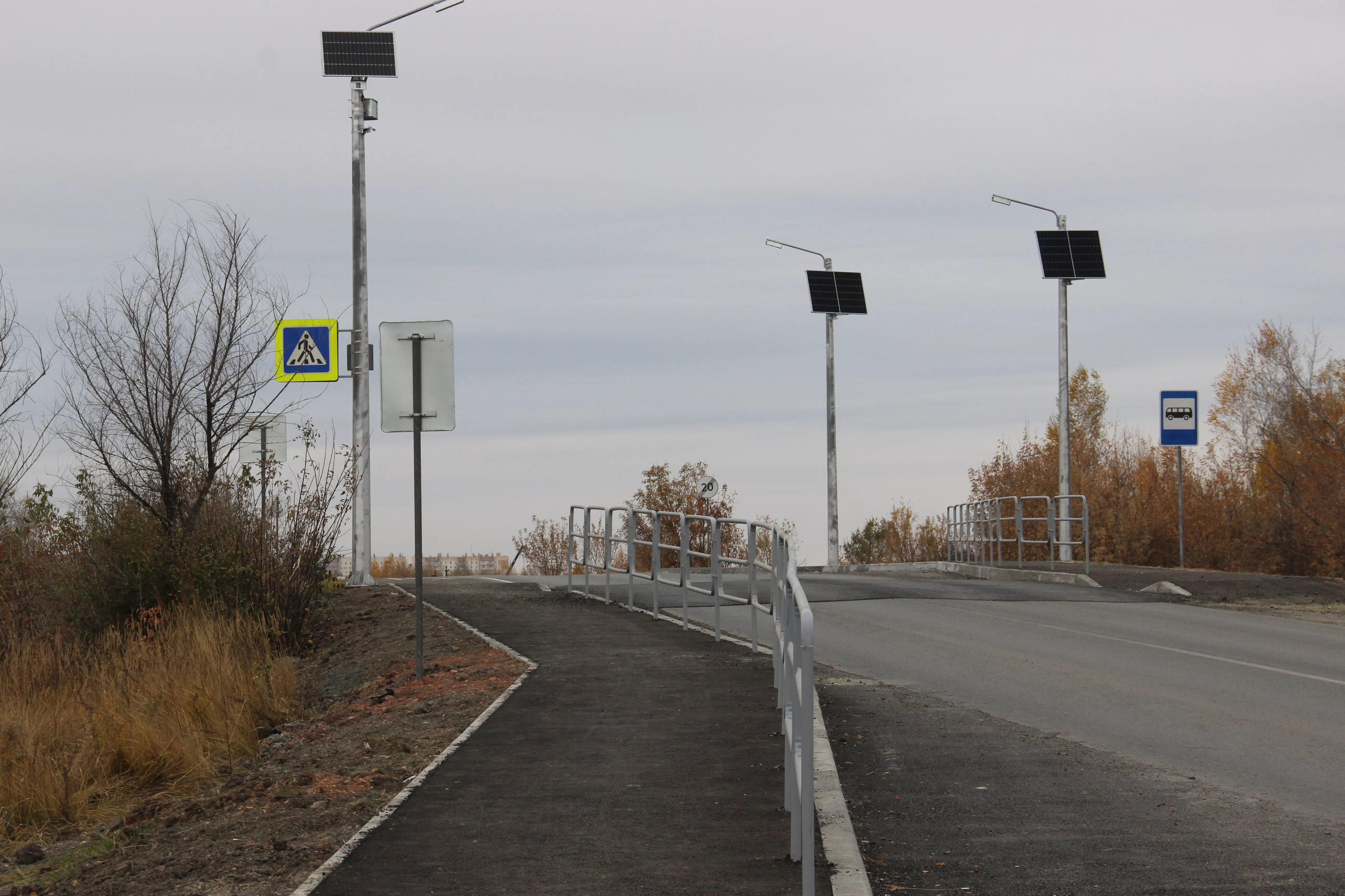 В Копейске завершается установка остановочных комплексов