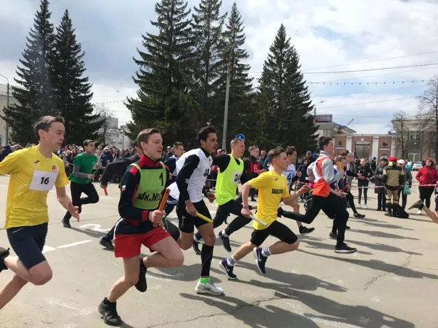 В Копейске завершилась легкоатлетическая эстафета. На очереди - велогонка 