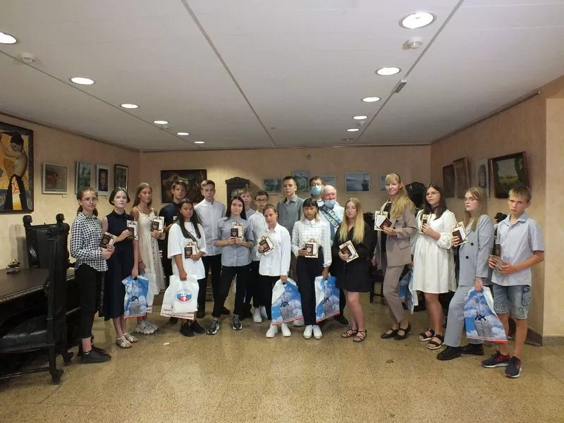 В преддверии Дня города копейским подросткам в торжественной обстановке вручили паспорта