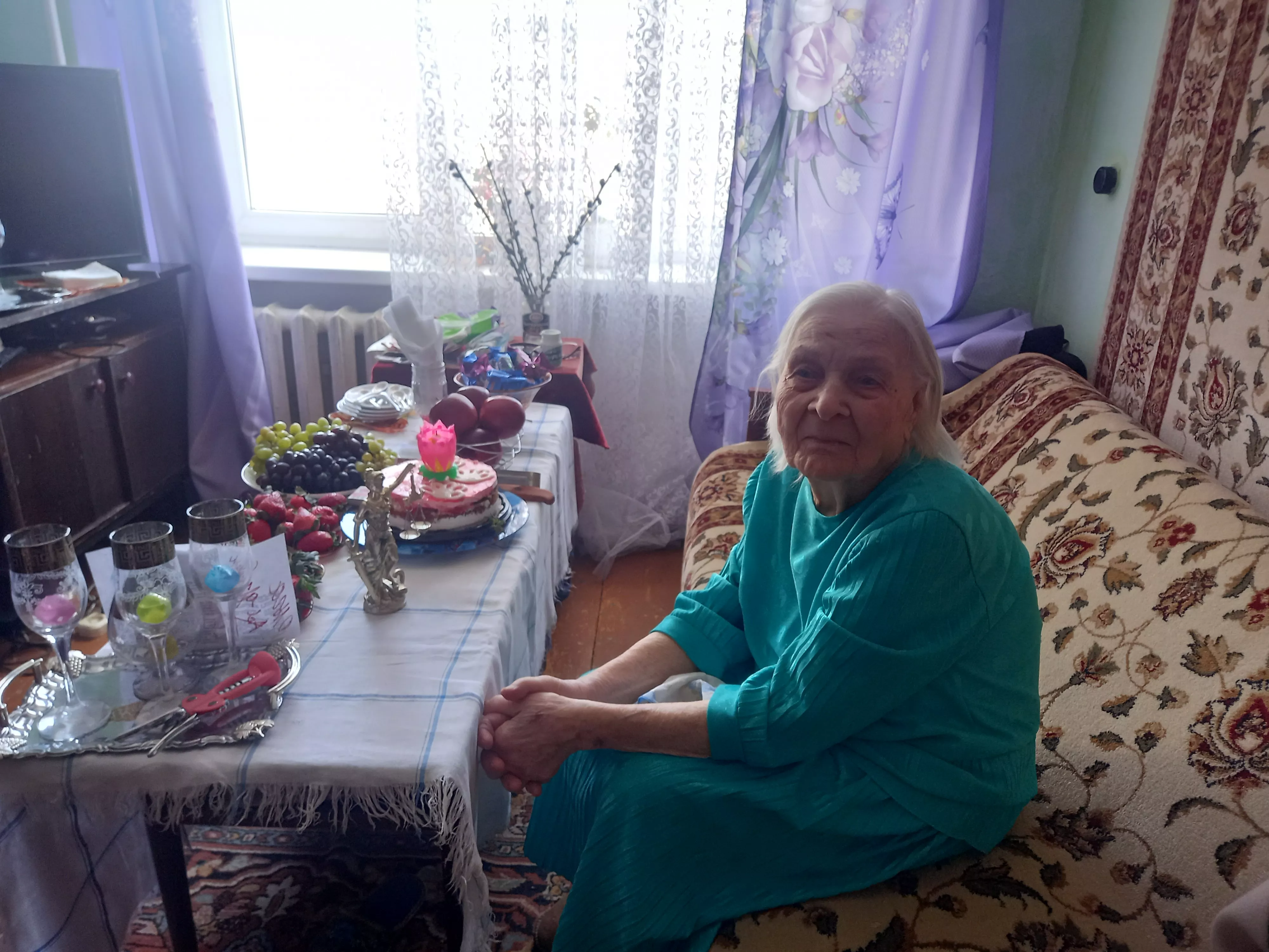 Глава Копейска поздравил ветерана труда со 100-летним юбилеем