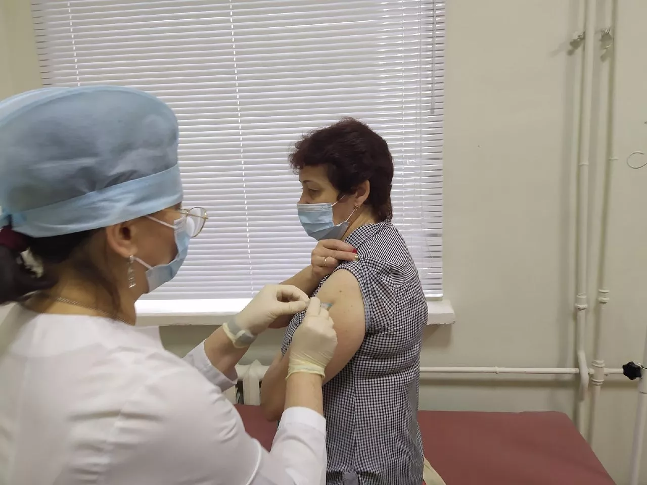 В Копейске появились первые жители с искусственным иммунитетом от COVID-19