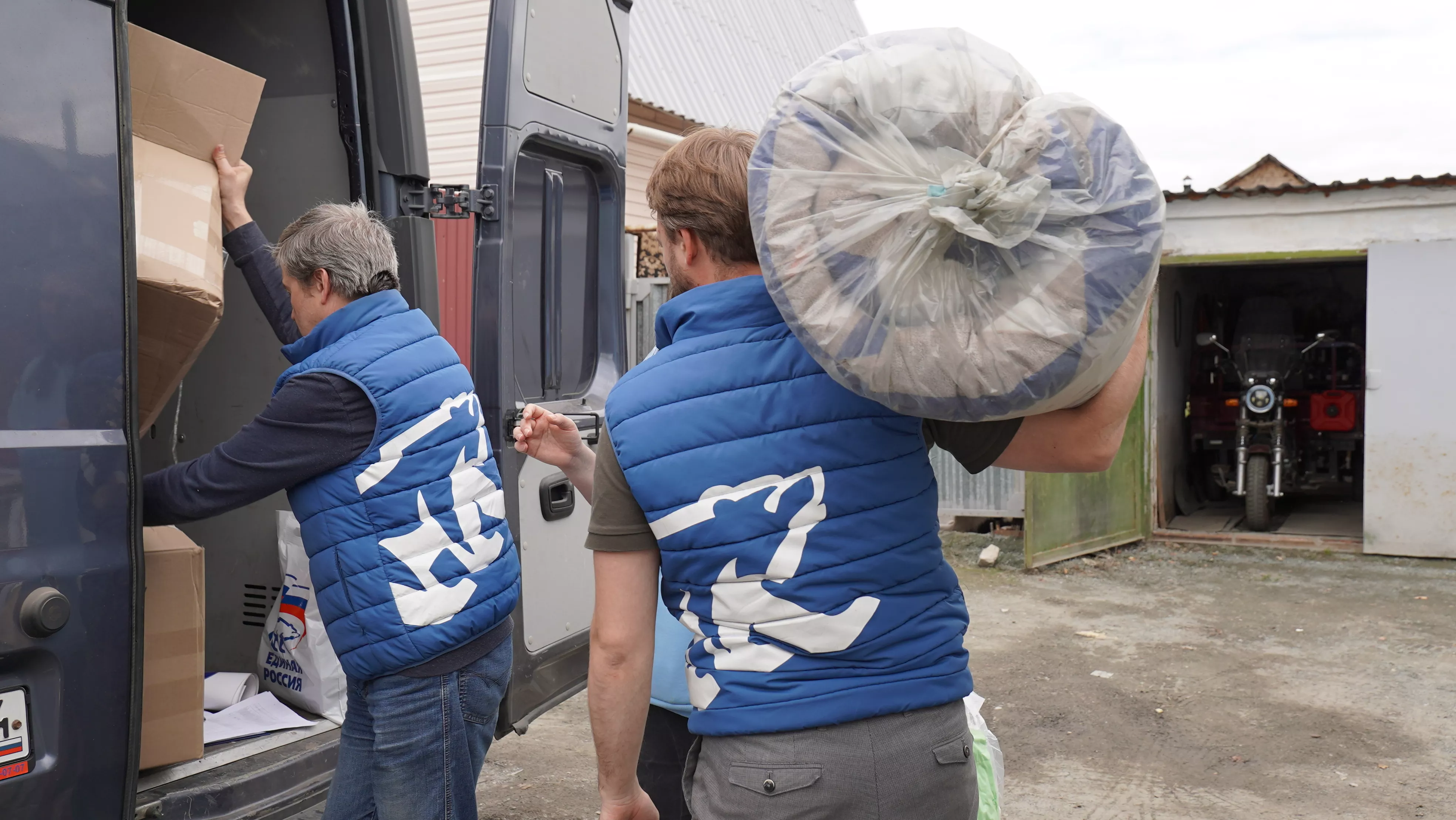 «Единая Россия» и «Фонд 2020» передали помощь пострадавшим от подтопления жителям Коркино