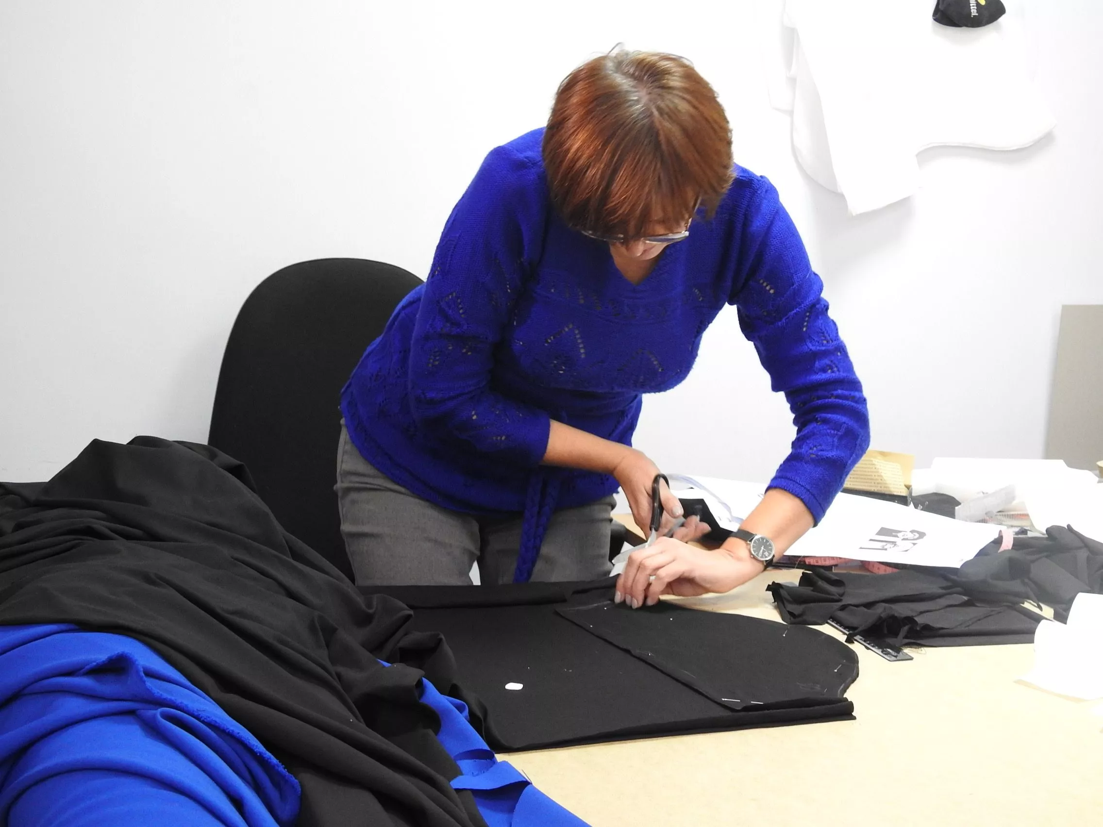 Малое предприятие производит корпоративную одежду для известных компаний