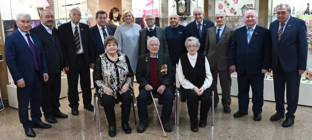 Городские власти поздравили почётных копейчан