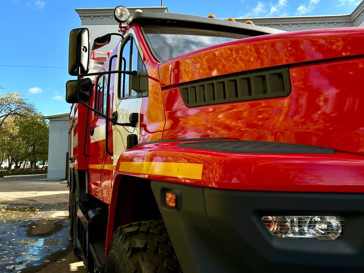 В Челябинске на заводе загорелся трансформатор