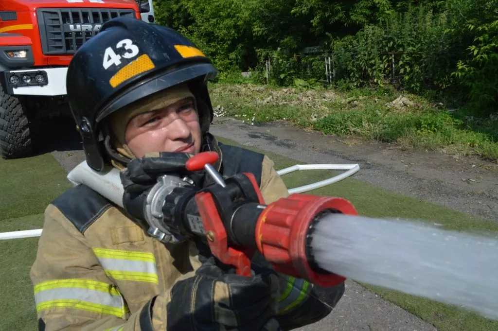 Фотопроект «Это твои люди, Копейск!»: полицейский, врач, пожарный, сборщик боеприпасов
