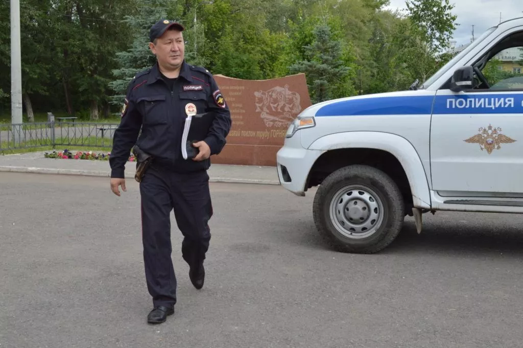 Фотопроект «Это твои люди, Копейск!»: участковый, пауэрлифтер, музыканты и звонарь