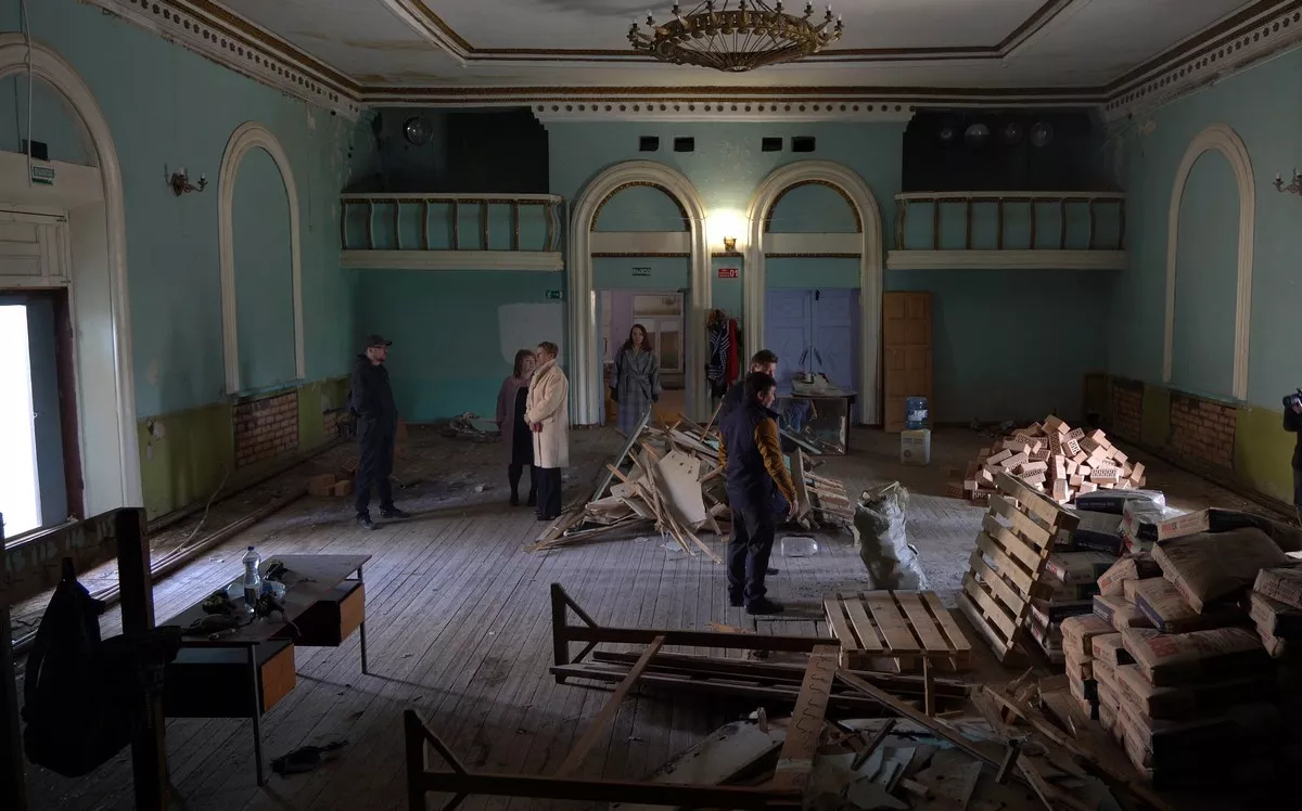 «Единая Россия» проверила ход капремонта Дома культуры в п. Лазурный Красноармейского района