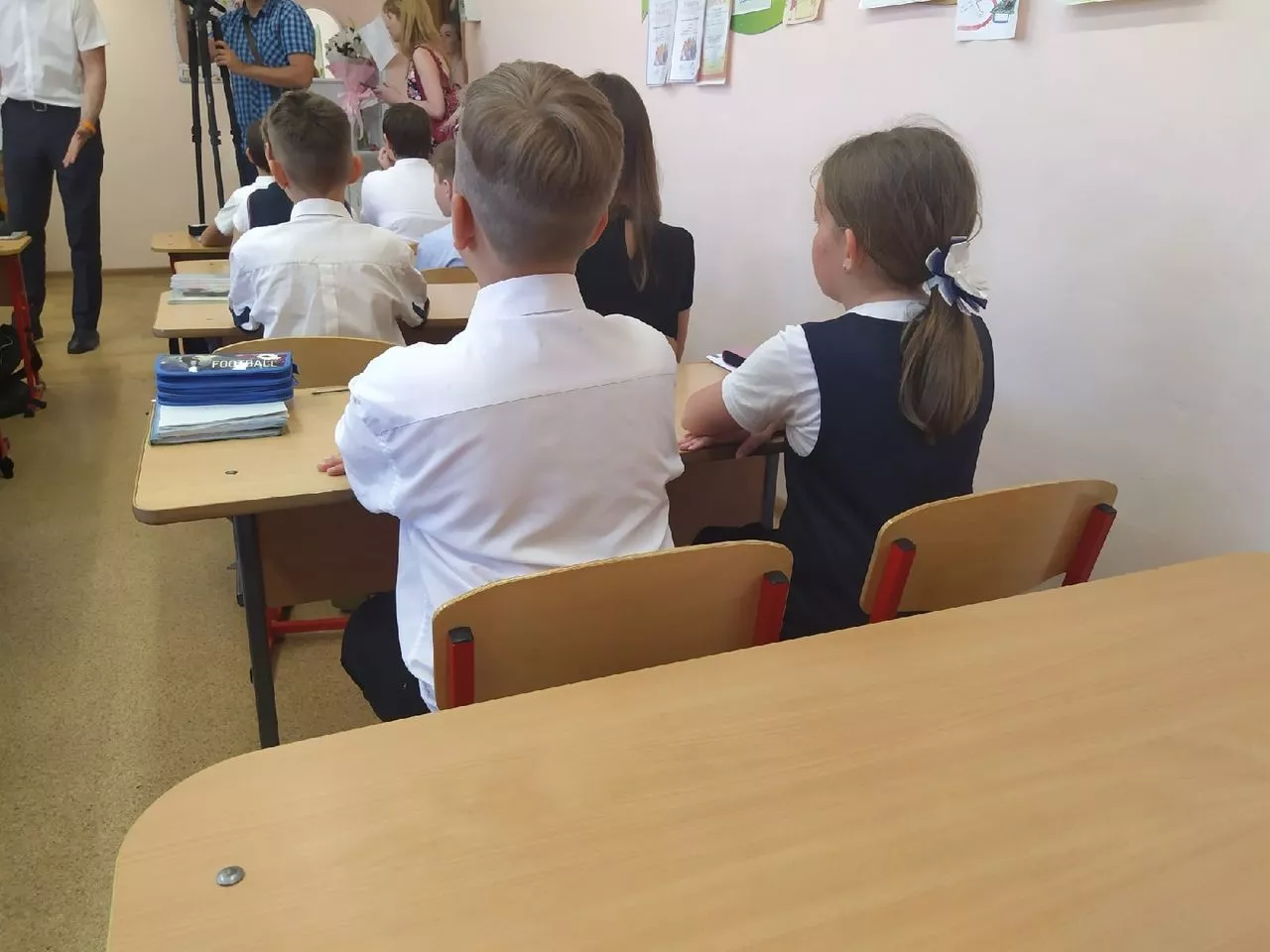 С 1 сентября в России запретили использовать телефоны на уроках