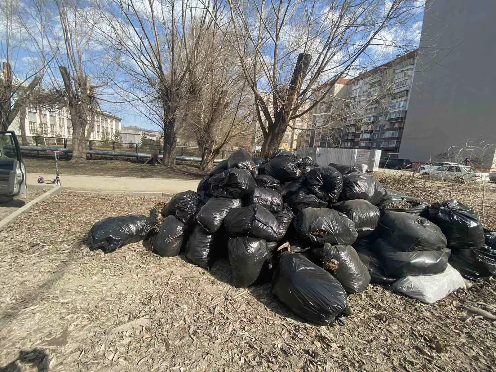 Почти 200 тонн мусора вывезли из Копейска с начала субботников