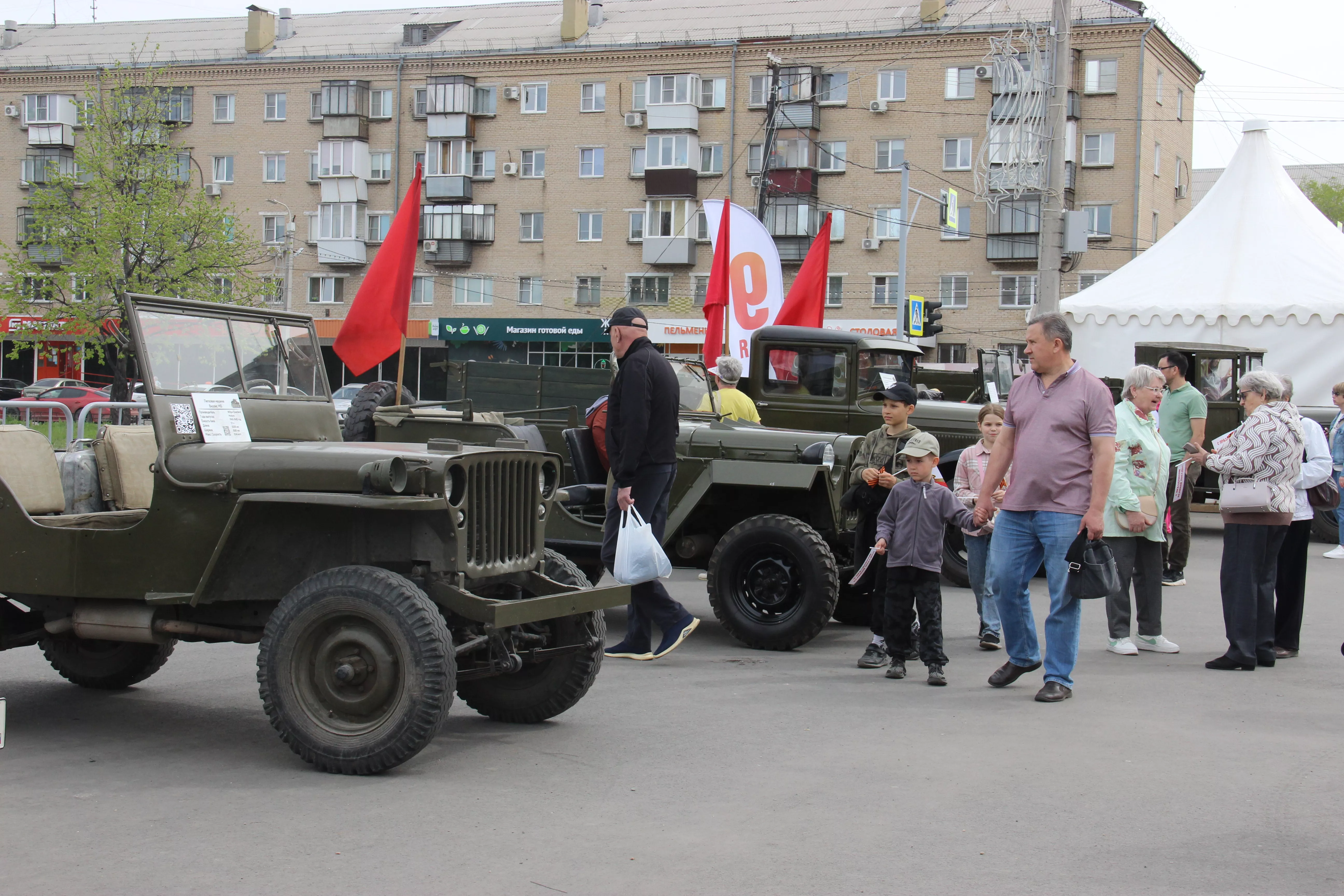 Копейск встречает юбилей Великой Победы масштабной выставкой военной техники