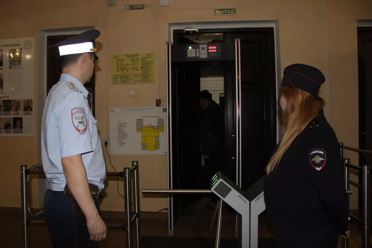 Сотрудники полиции Копейска усиливают меры безопасности в новогодний период