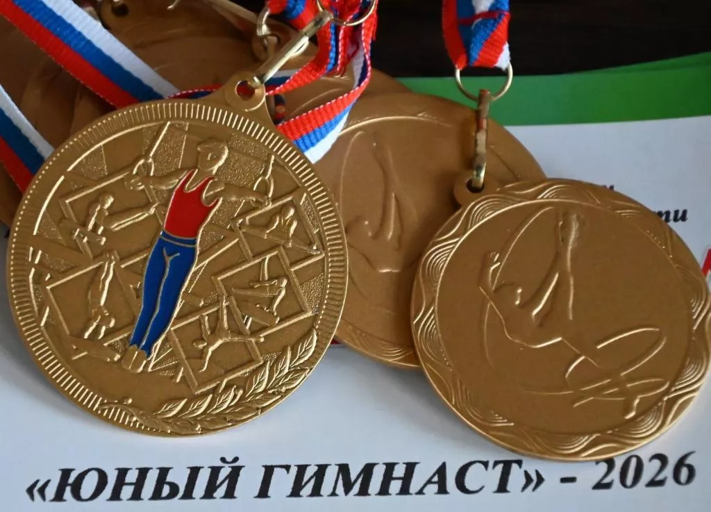 Коробочка, колесо и шпагат: Гоша вдохновляет юных гимнасток на победу