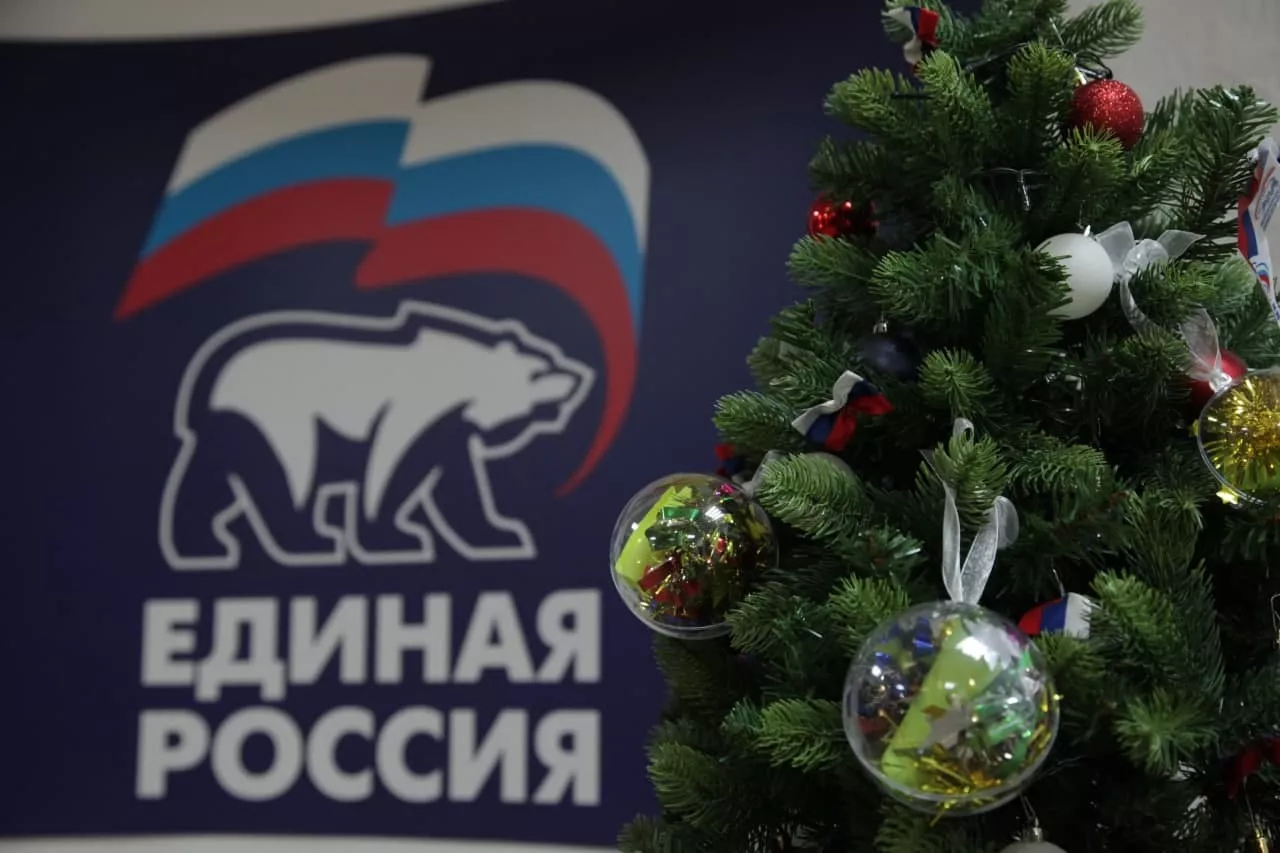 Губернатор призвал каждого депутата принять участие в акции «Елка желаний»