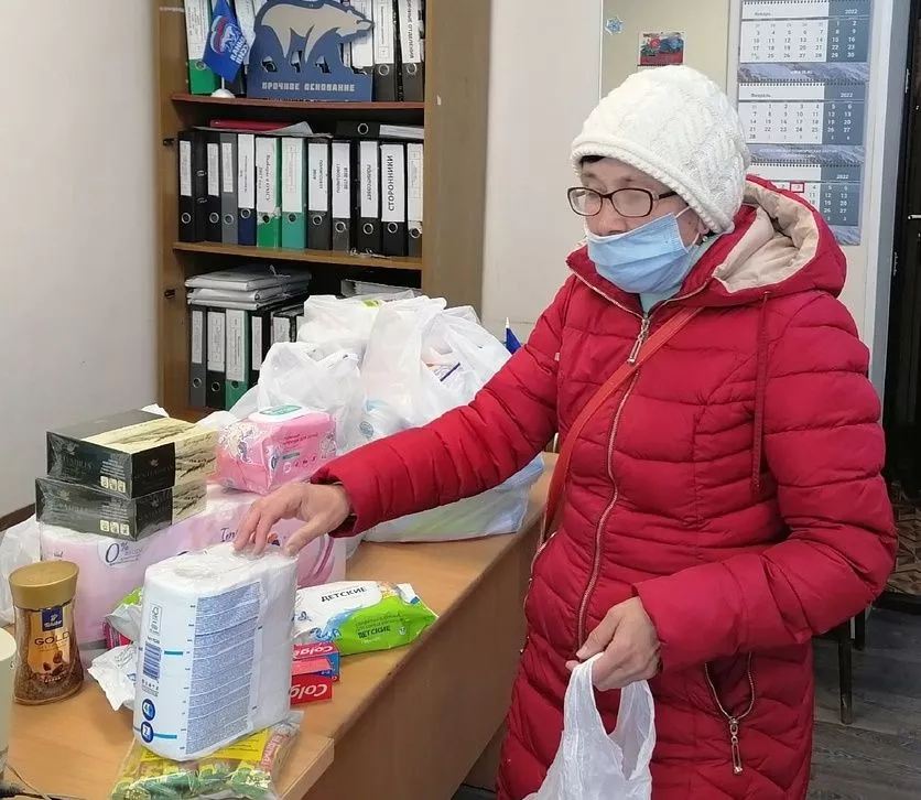 «Единая Россия» организовала сбор вещей в помощь эвакуированным