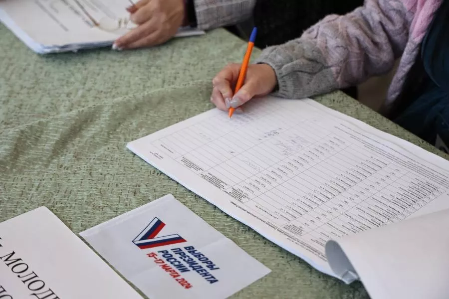 Участники СВО и гуманитарной миссии «Единой России» голосуют в прифронтовой зоне