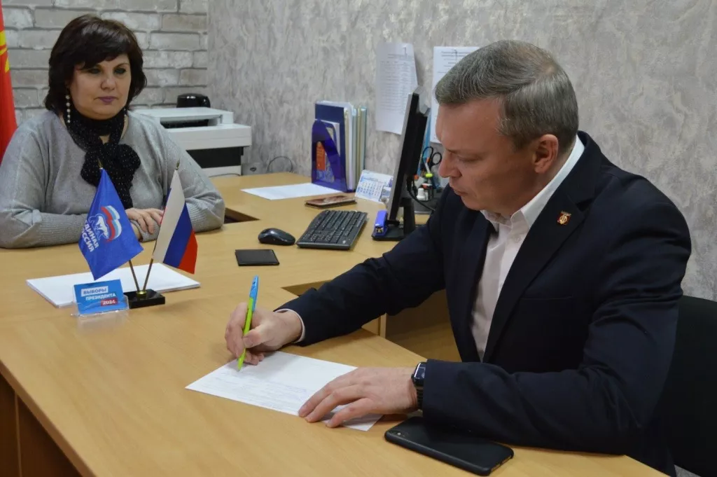 В Копейске начался сбор подписей в поддержку Владимира Путина на предстоящих президентских выборах