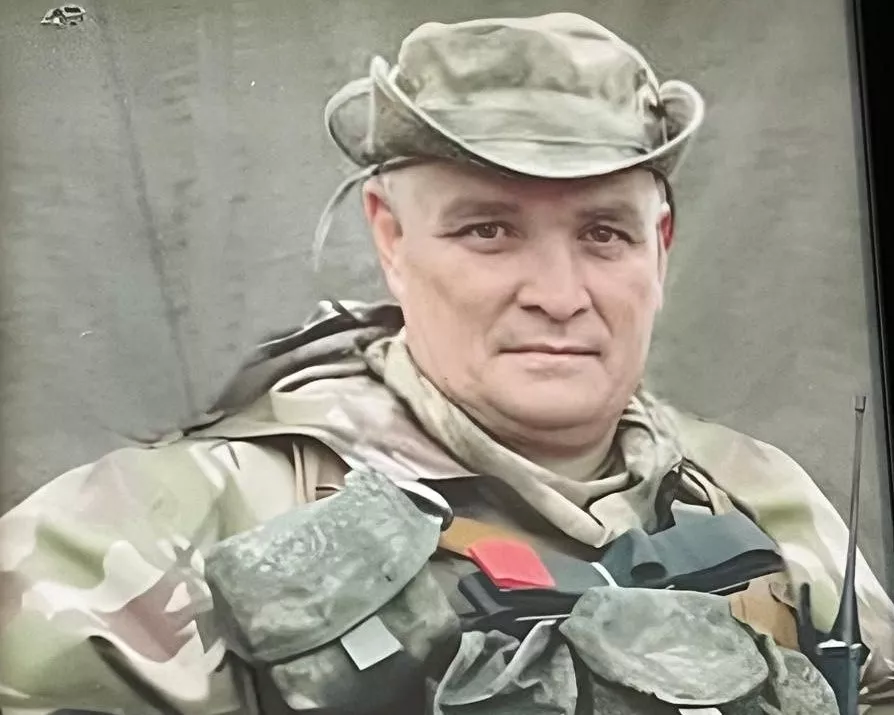 Служили три товарища, ага… 