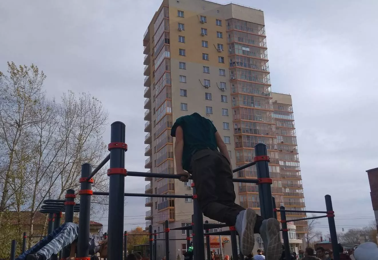 В Копейске открыли самую крупную в городе воркаут-площадку