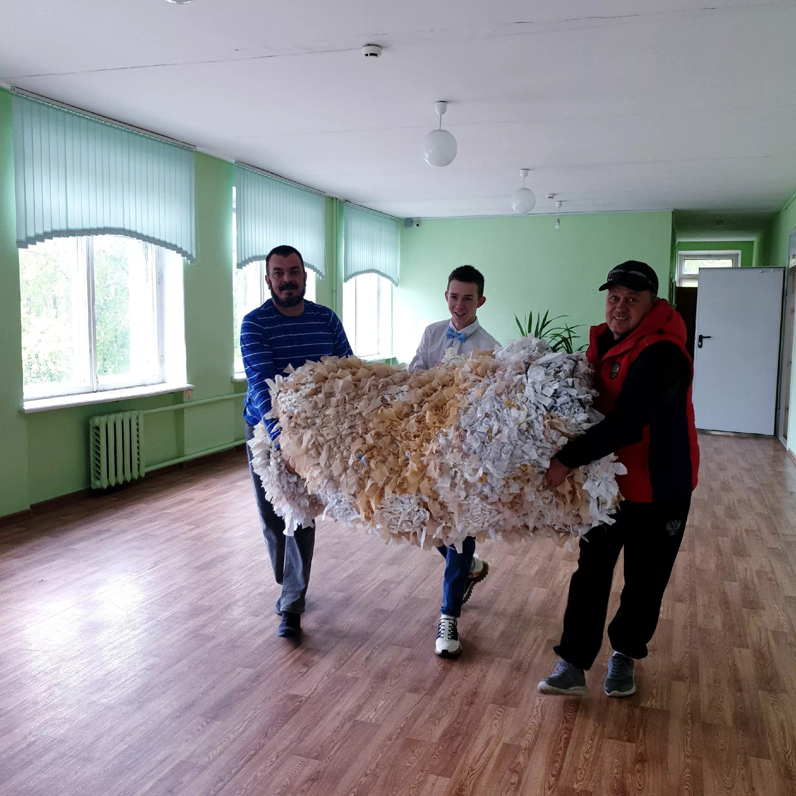 Копейские школьники вносят свой вклад в гуманитарную помощь