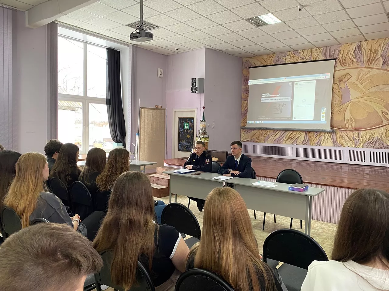 Молодежь Копейска на занятии Школы лидера