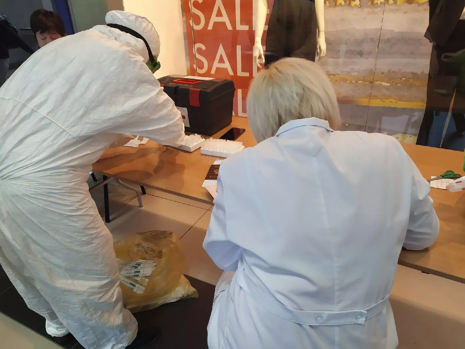 Сегодня и завтра жители Копейска сдают тест на коронавирус бесплатно!