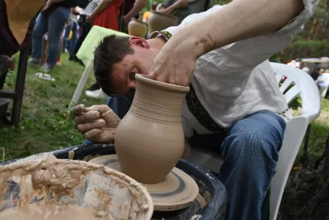 Ночевка в настоящем чуме, стрельба из лука и сбор диких ягод – этнотуризм у южноуральцев набирает популярность