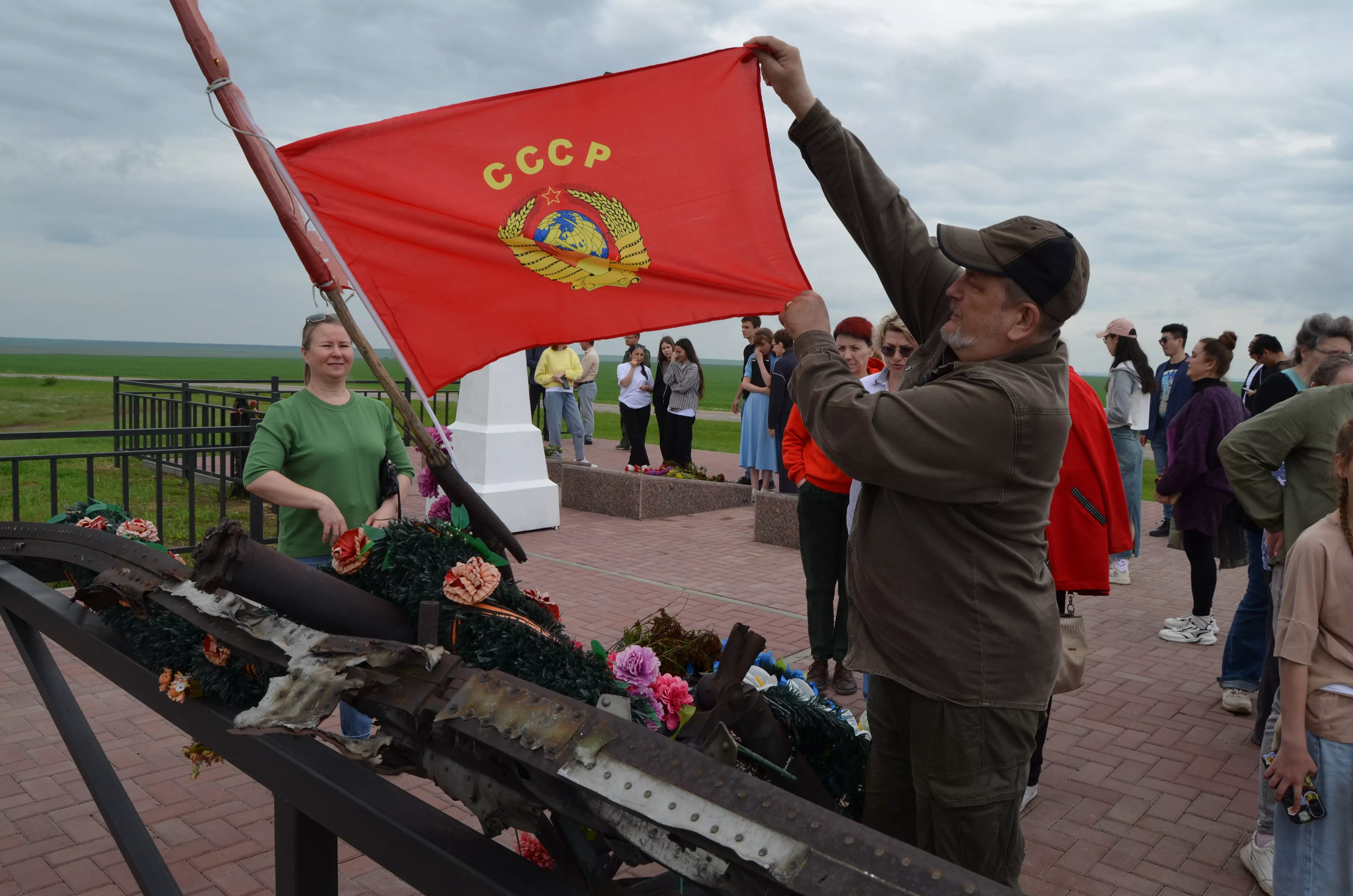 Сюда не зарастёт народная тропа