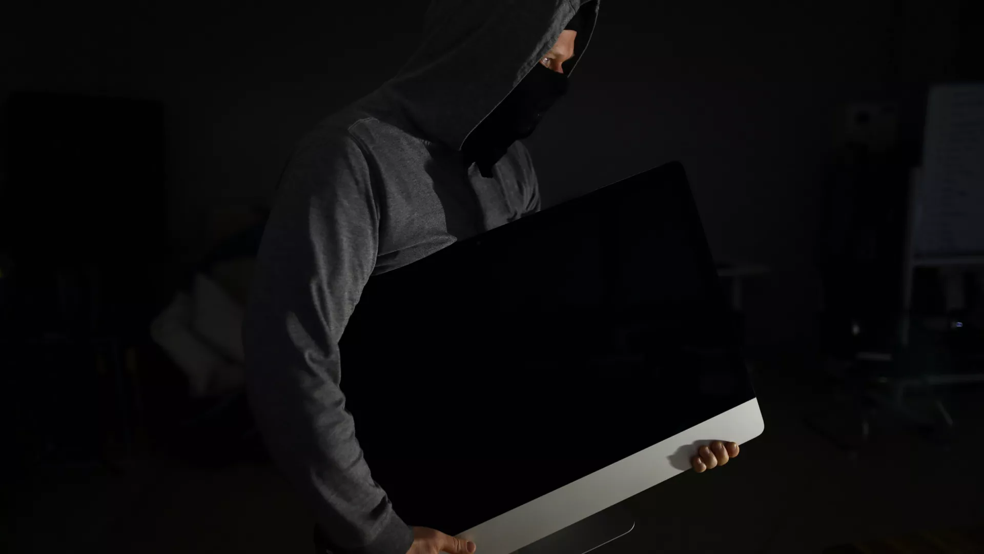 Сотрудники уголовного розыска Отдела МВД России по городу Копейску задержали подозреваемого в краже из квартиры