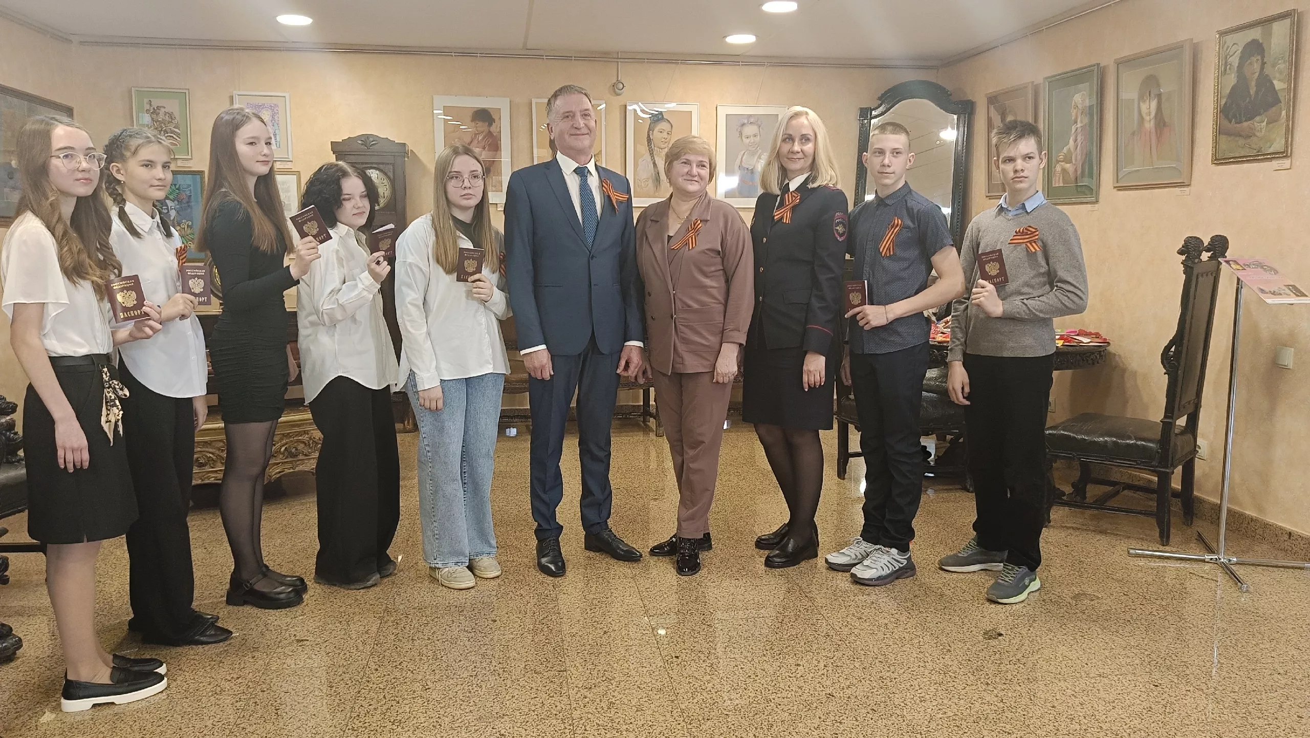 Вручили с честью: копейчане получили паспорта в преддверии Дня Победы