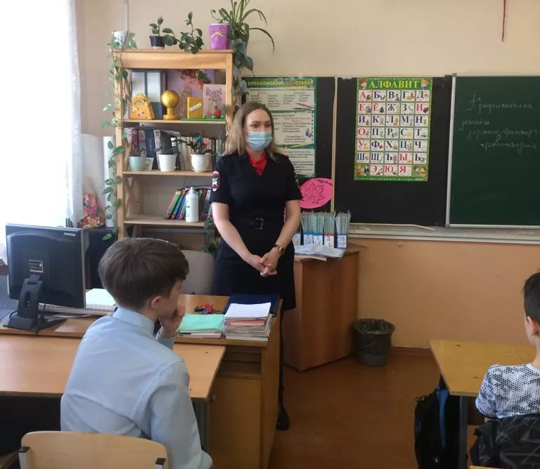 Сотрудники ГИБДД рассказали школьникам о своей работе