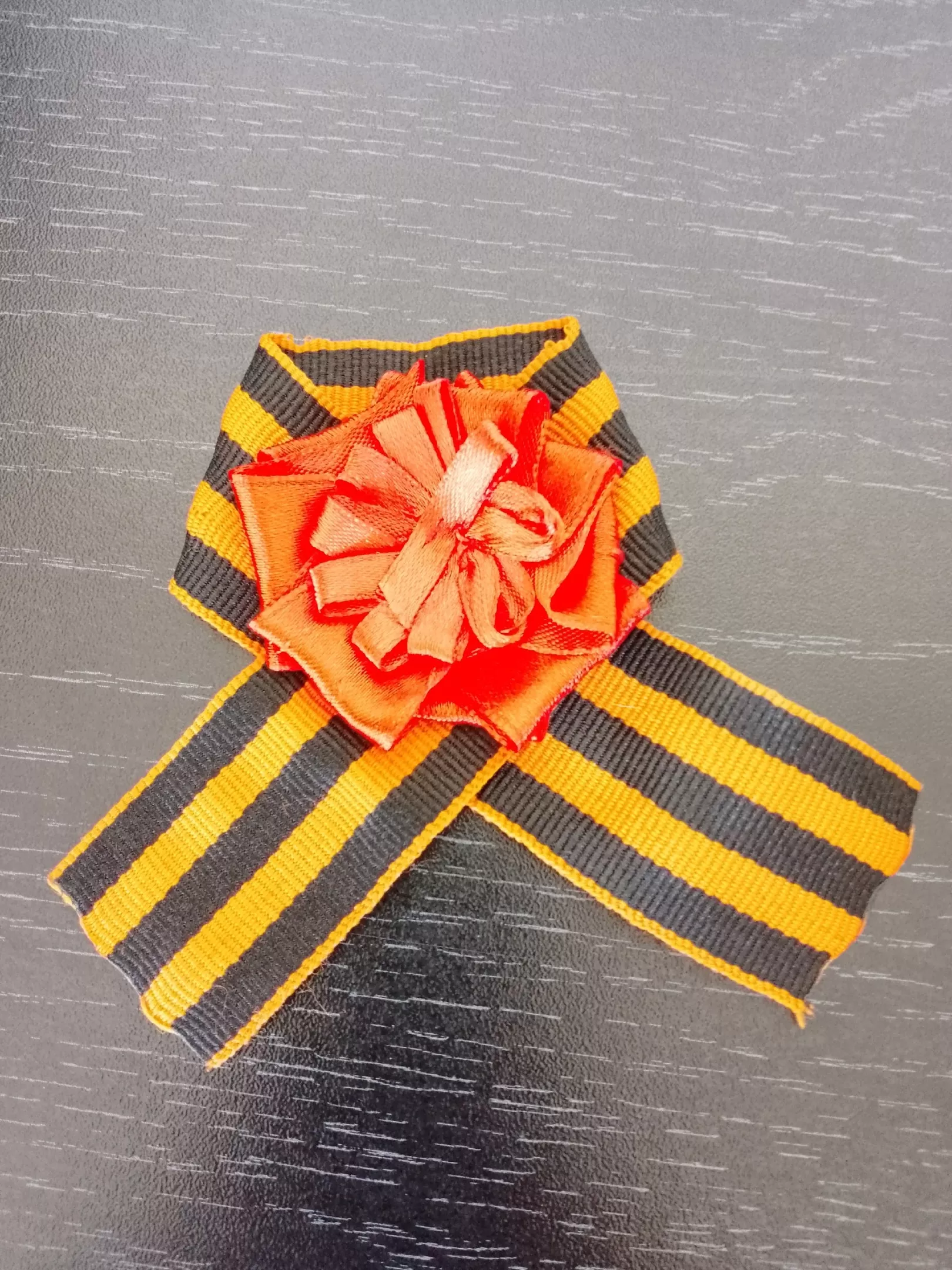 Ветерана поздравили с праздником в рамках акции «Парад у дома ветерана»