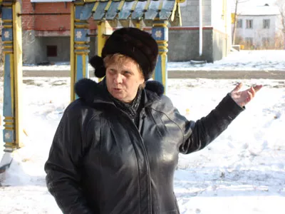 Читатель - газета: на улице Шахтерской исчезла половина детской площадки, а в поселке шахты №44 исчез остановочный пункт.