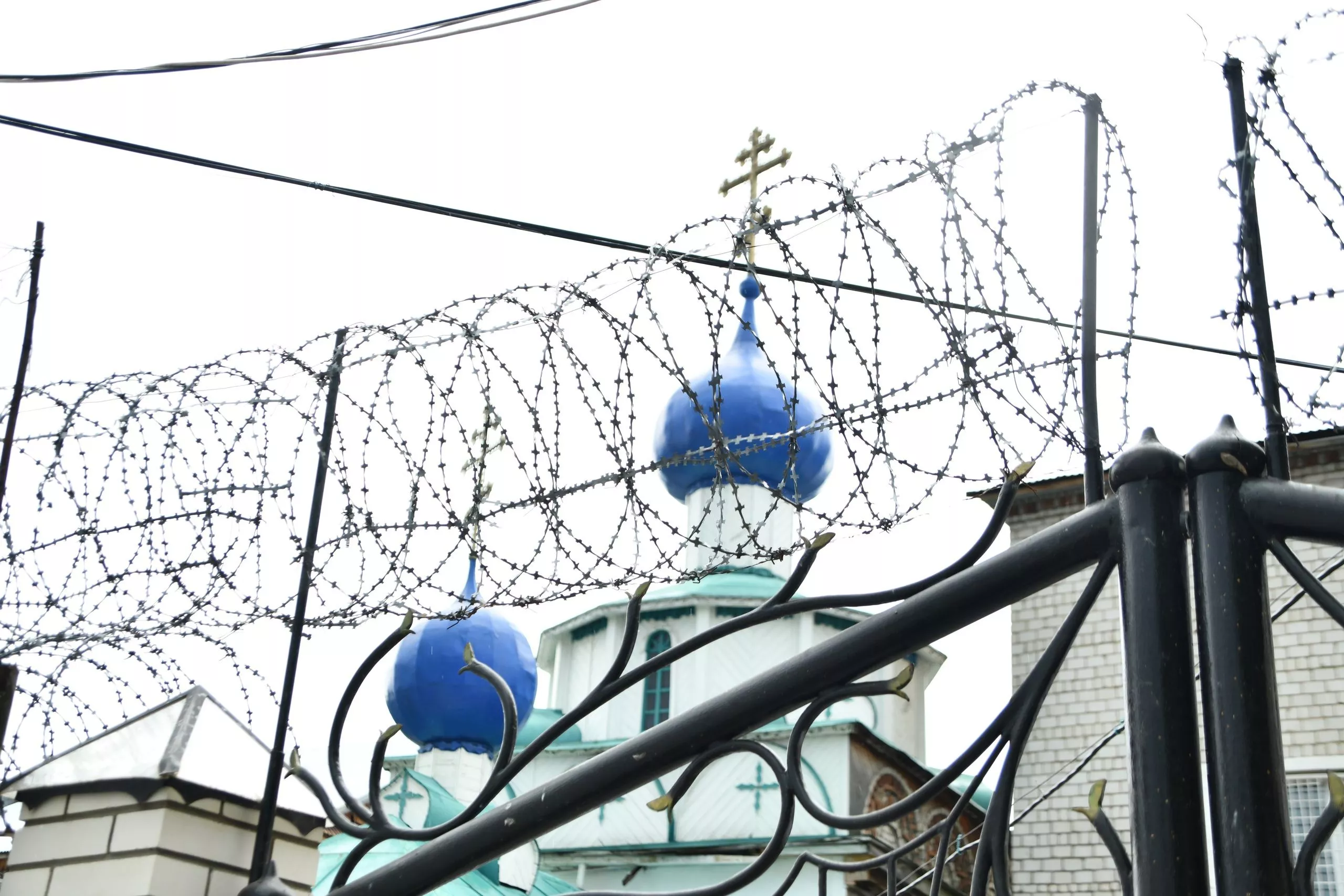 Копейчанин в доме, непригодном для проживания, поставил на регучет по месту пребывания 5 граждан