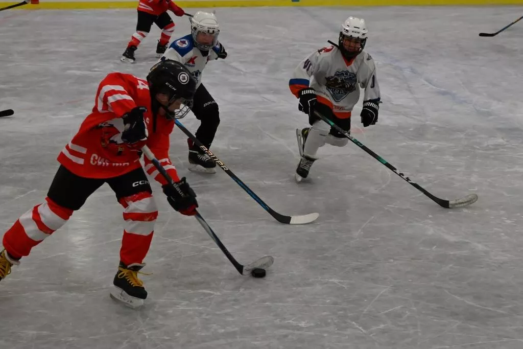 Копейские хоккеисты сохранили кубок дома