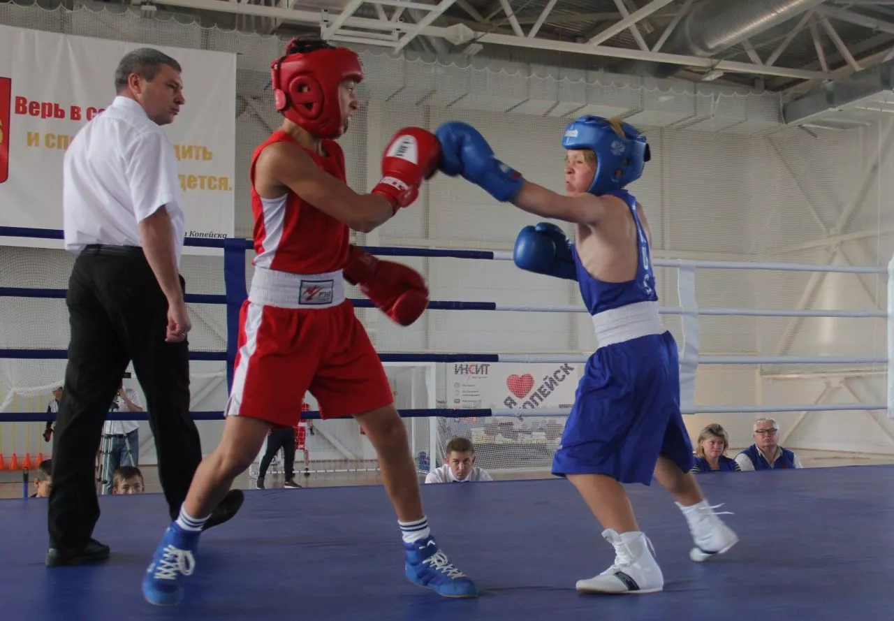 Боксерский турнир памяти Булатова стартовал в новом ФОКе Копейска