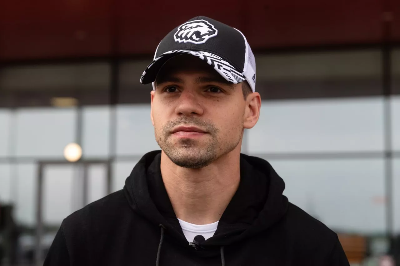 Виктор Антипин прилетел в Челябинск