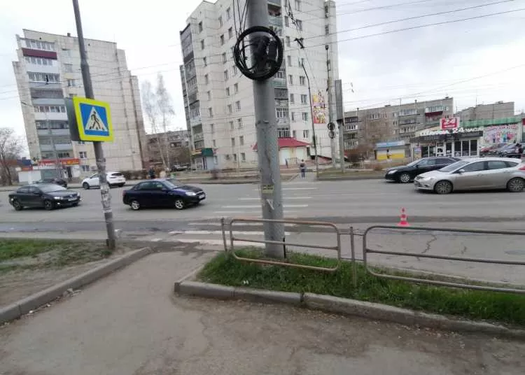 Девушка погибла, мать в реанимации. В Челябинской области семью сбили на зебре