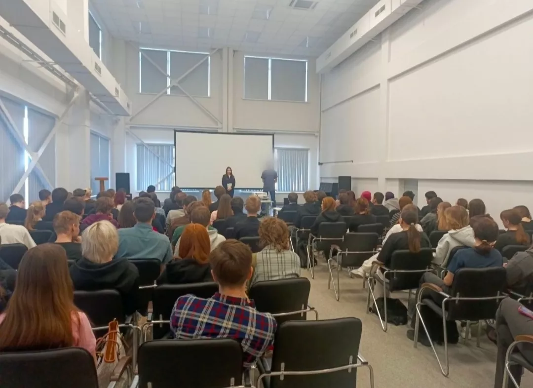 В Копейске полицейские проводят просветительские встречи со школьниками