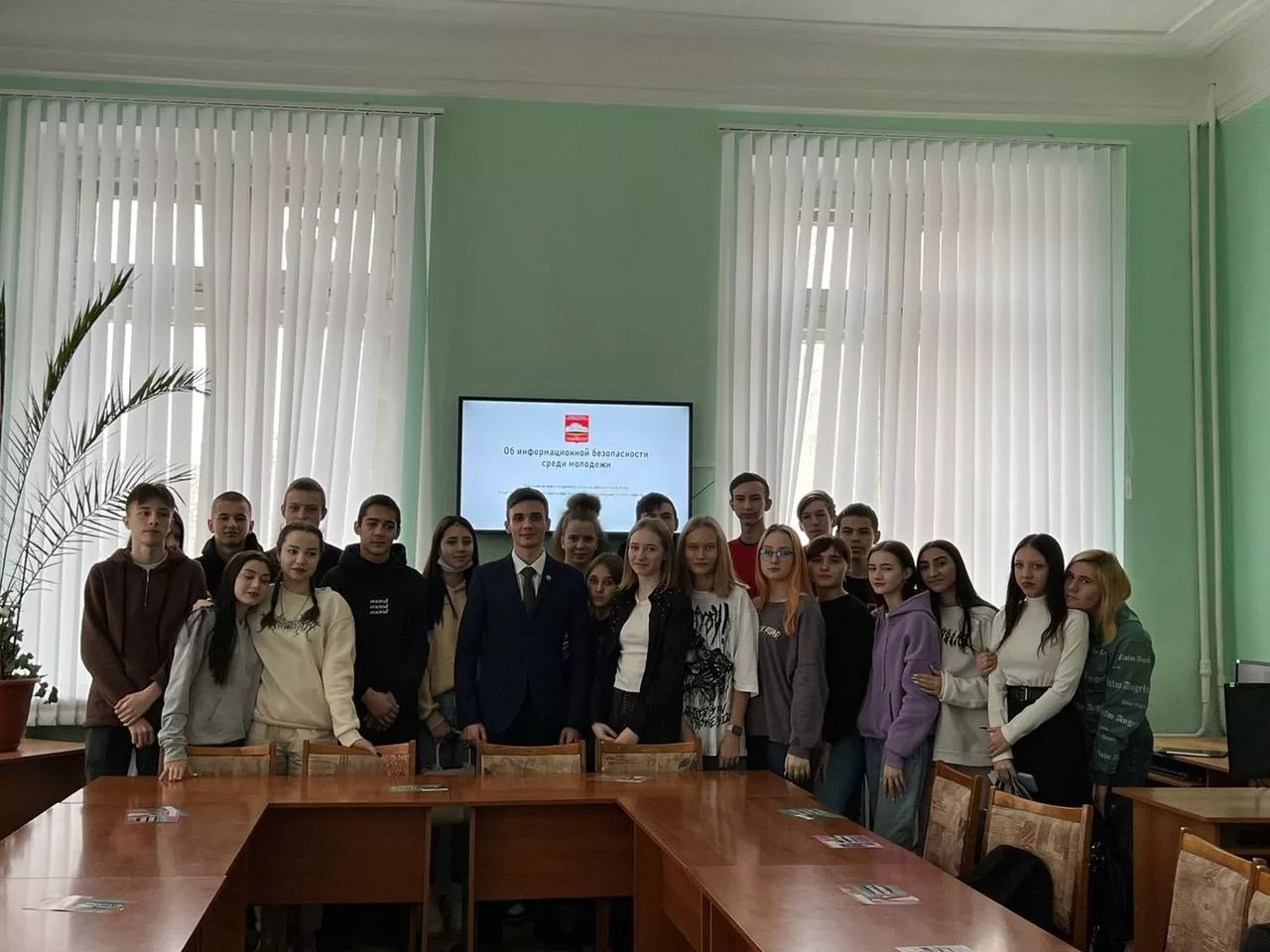 Полицейские Отдела МВД России по г. Копейску продолжают рассказывать студентам о профилактике дистанционного мошенничества