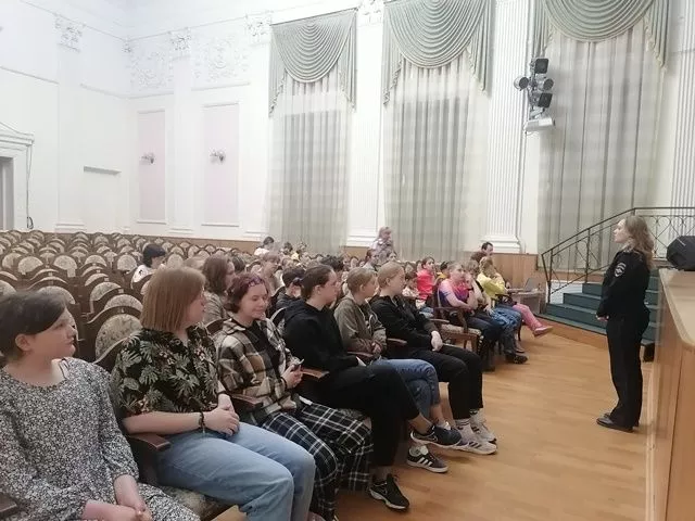 Сотрудники ГИБДД проводят профилактическую работу в летних лагерях