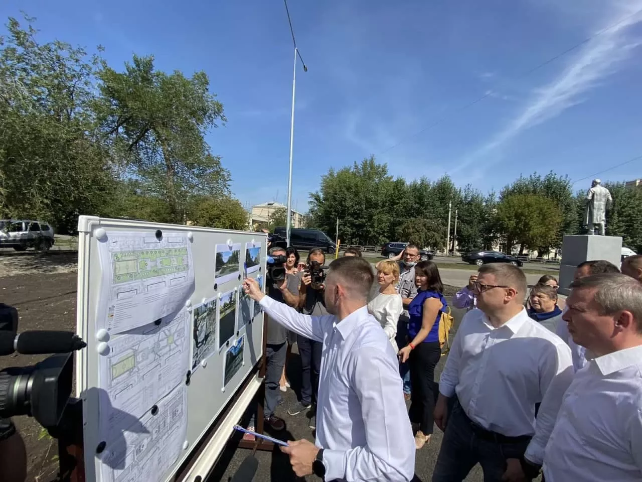 Текслеру доложили ход благоустройства сквера в Копейске. Фоторепортаж