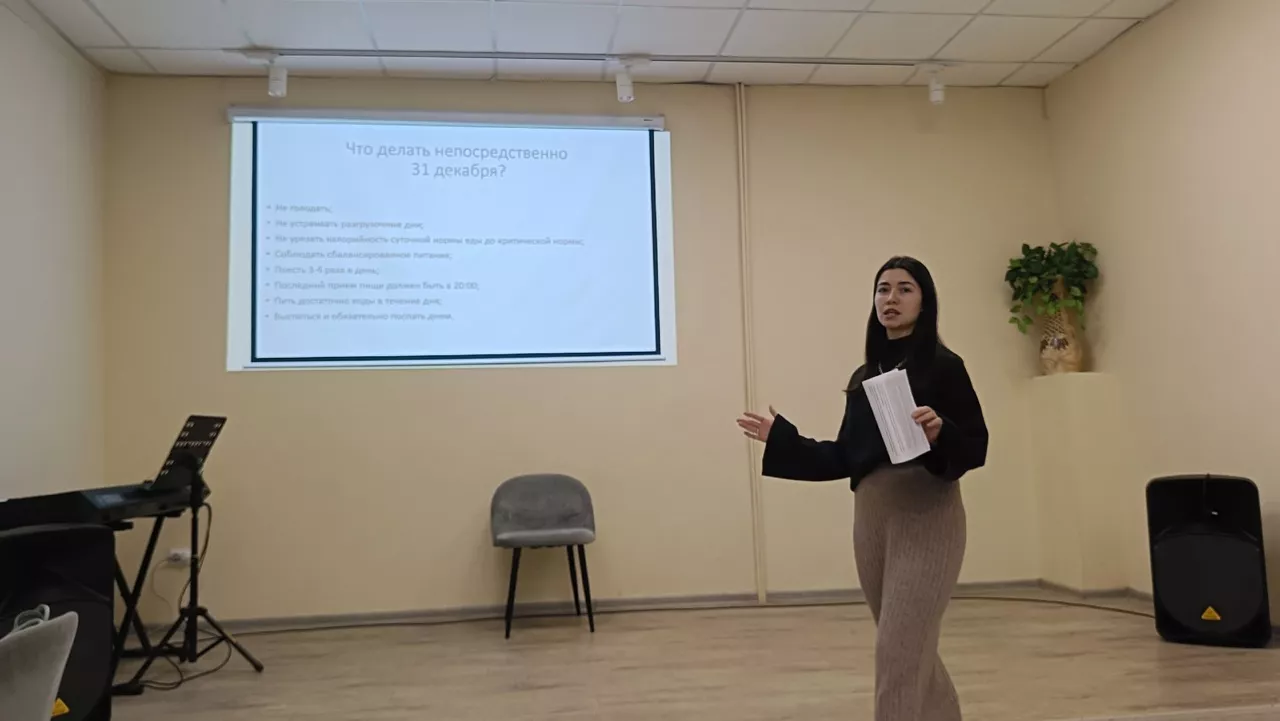 Нутрициолог дает советы по правильному питанию в Новый год.