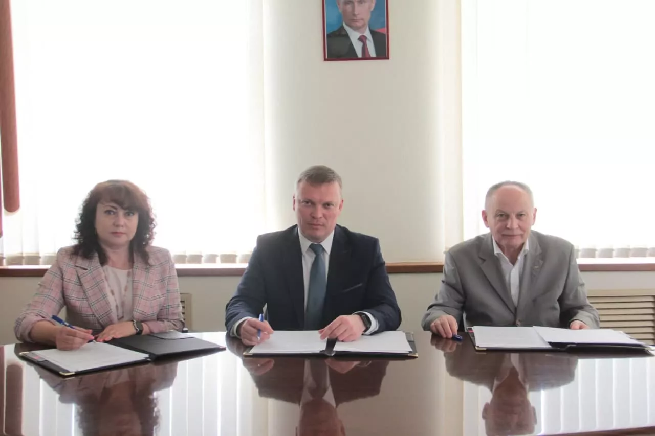  В администрации Копейска подписали соглашение о сотрудничестве в развитии округа