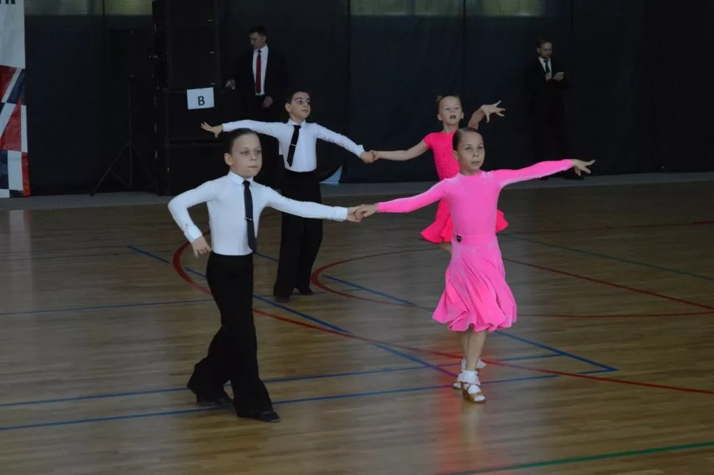 На паркете нового ФОКа разыграли Кубок главы Копейска по бальным танцам
