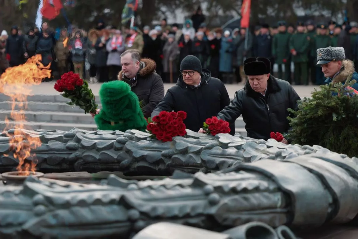 Алексей Текслер почтил память героев в День защитника Отечества