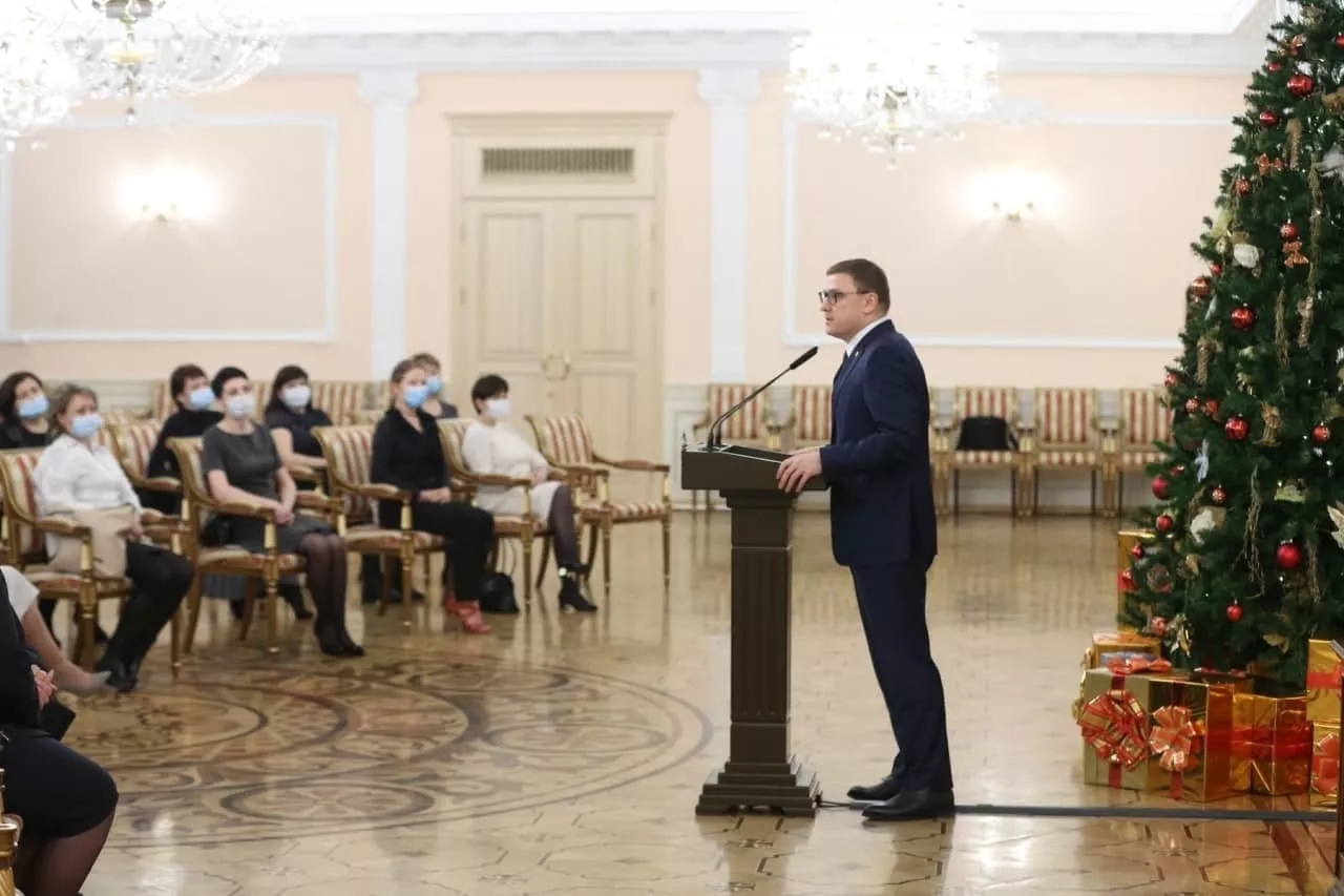 Алексей Текслер наградил сотрудников челябинской ГБ№2 за эвакуацию пациентов после взрыва