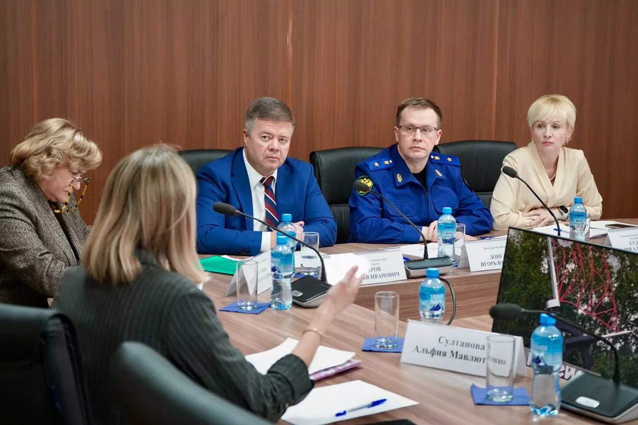 В городе Копейске состоялся приём граждан и предпринимателей, который провёл прокурор Челябинской области Игорь Донгаузер
