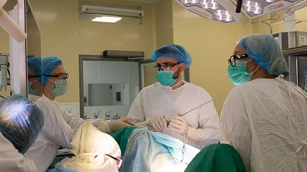 Челябинские врачи удалили опухоль весом 5 кг из матки пациентки